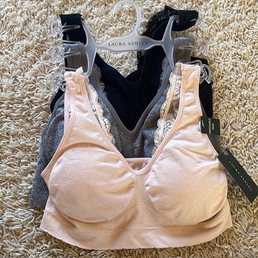 ❤️NEW!!!❤️Laura Ashley 3 pack lace Bra with removable pads.
